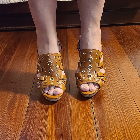 Michael Micheal Kors open toe heels w/ cork soles - Picture 7 of 8